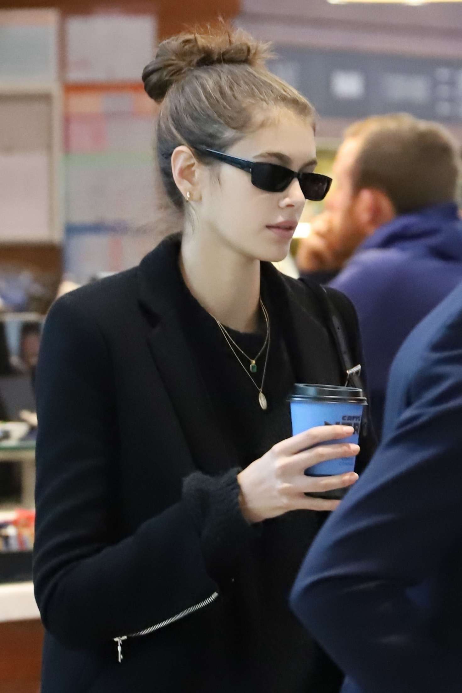 kaia-gerber-at-heathrow-airport-08.jpg