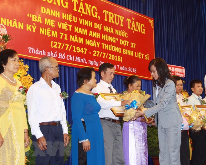 ttxvn_tphcm_phongtang_mevnanhhung.jpg