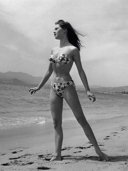 brigitte-bardot-khin-th-gii-thay-i-quan-nim-v-bikini.jpg