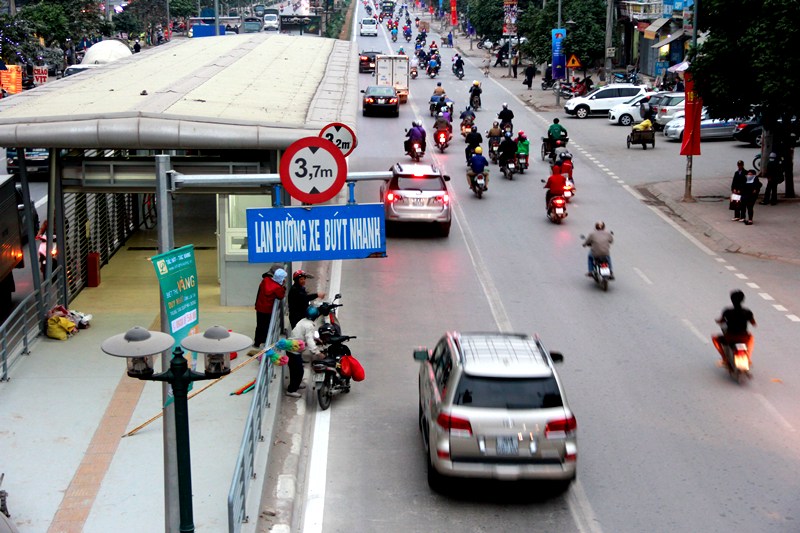 buyt-nhanh-brt-ha-noi-2.JPG