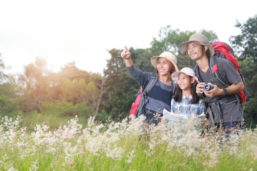 happy-asian-family-backpack-travel-260nw-753606784.jpg