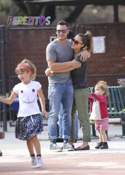 jessica-alba-family-park__opt.jpg