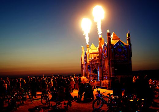 le-hoi-burning-man-1.jpg