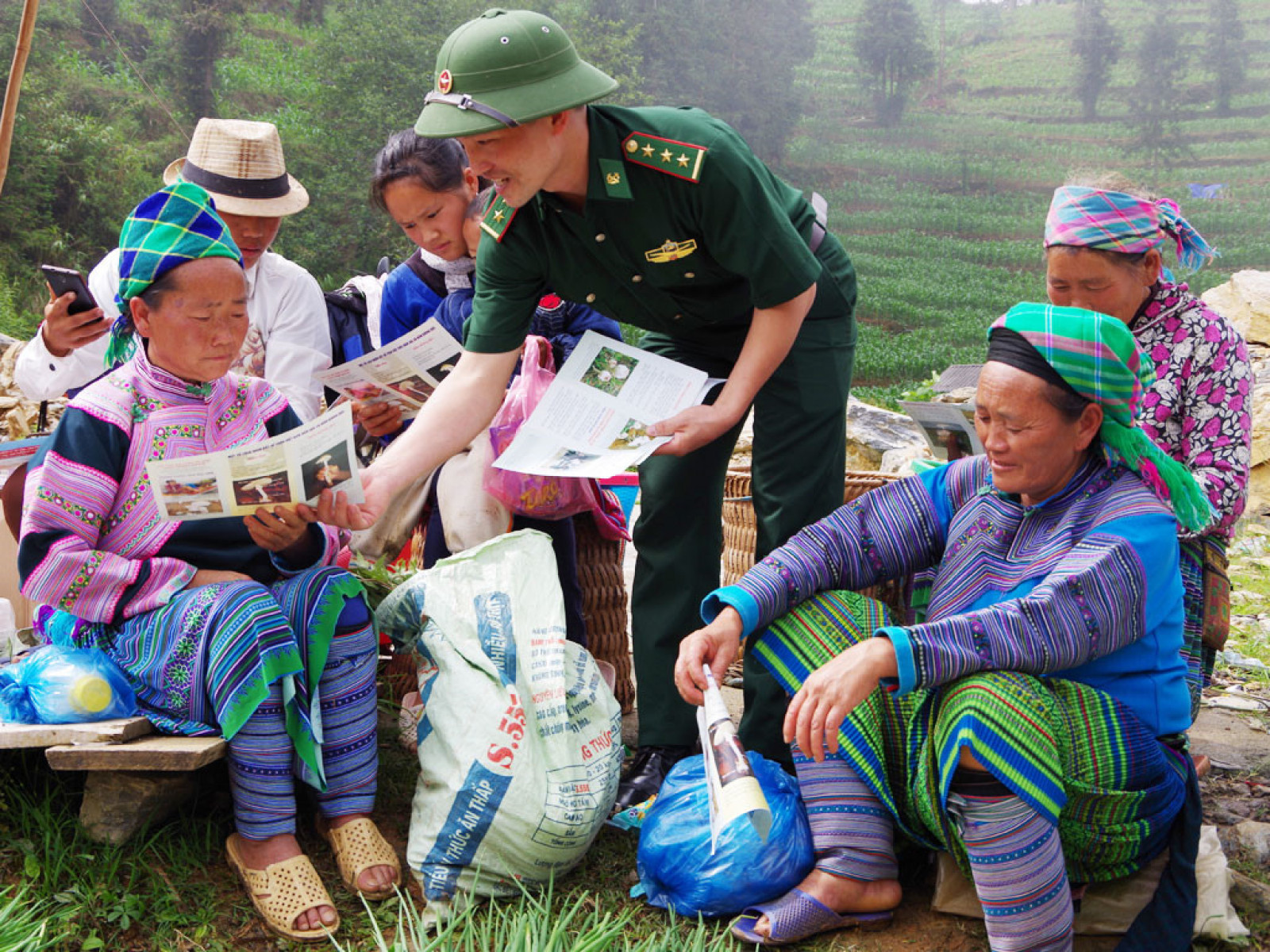 truyen-thong-chong-mua-ban-nguoi1.jpg