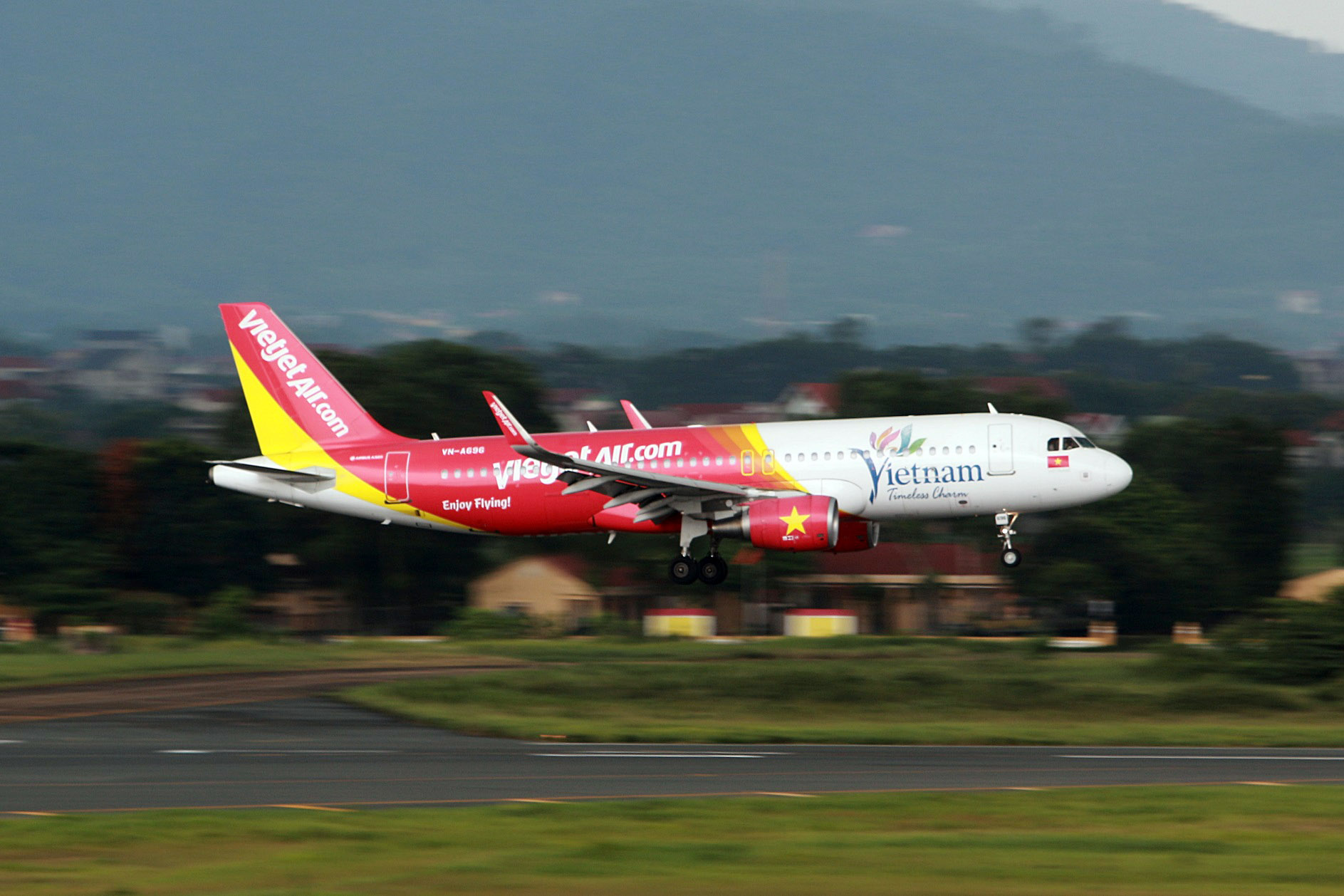 tau-bay-vietjet-hien-dai.jpg