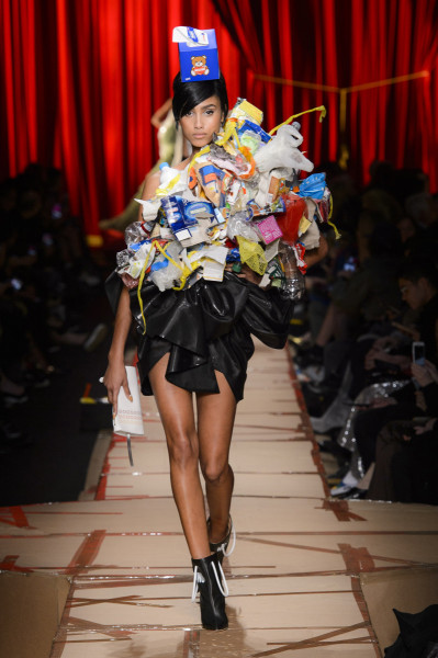 moschino-fall-2017-54.jpg