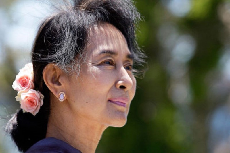 b-aung-san-suu-kyi-th-lnh-ng-lin-on-quc-gia-v-dn-ch-nld.jpg