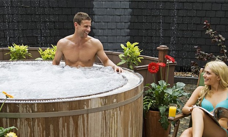 man-in-a-bubbling-hot-tub-014.jpg