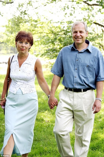 1415572592147_wps_8_middle_aged_couple_go_for.jpg