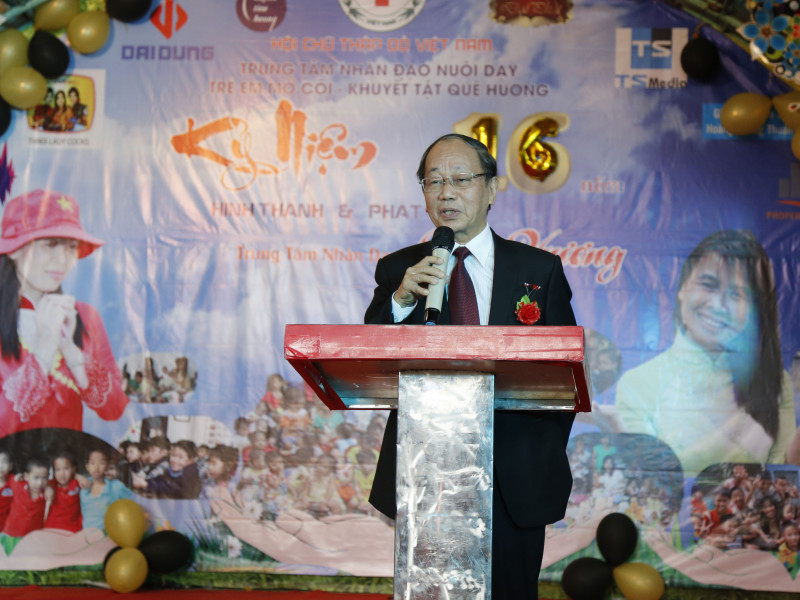 Ông Phan Diễn – Nguyên ủy viên Bộ chính trị phát biểu trong buổi lễ