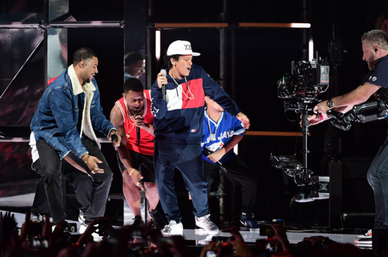 02-bruno-mars-mtv-ema.jpg