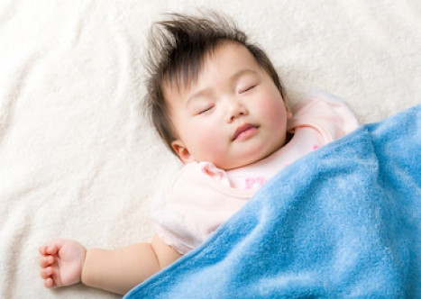 asian-baby-girl-sleeping-on-260nw-169673336.jpg