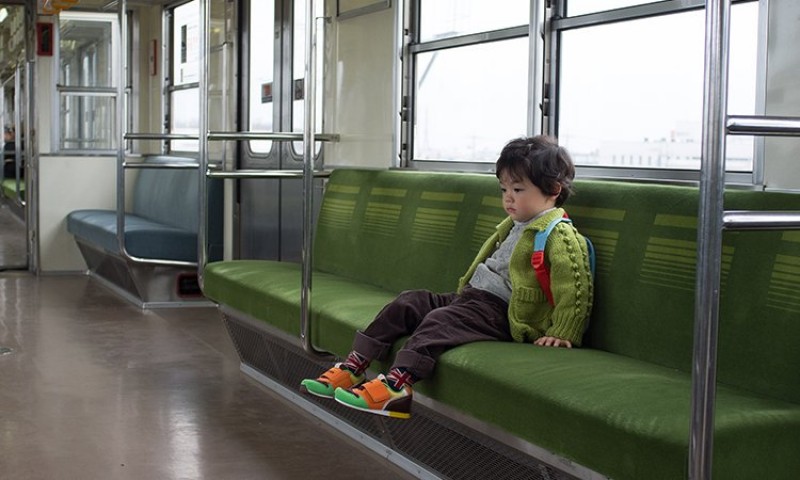 143-128400-toddler-in-train-1452209112.jpg