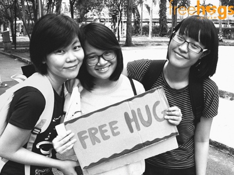 free-hugs_(2).jpg