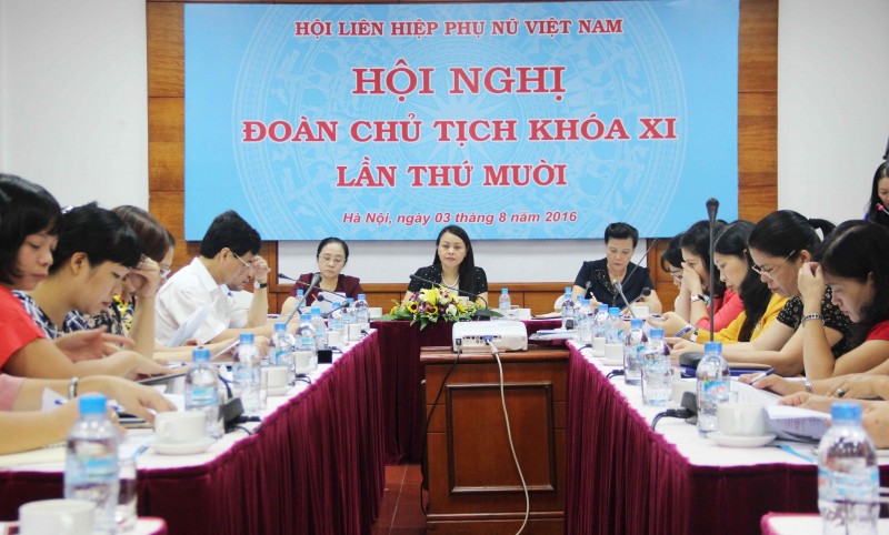 hoi-nghi-doan-chu-tich-tw-hoi-lhpnvn-lan-10.jpg