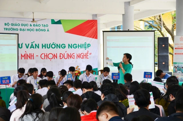 huong-nghiep-cho-hoc-sinh-lop-12_2.JPG