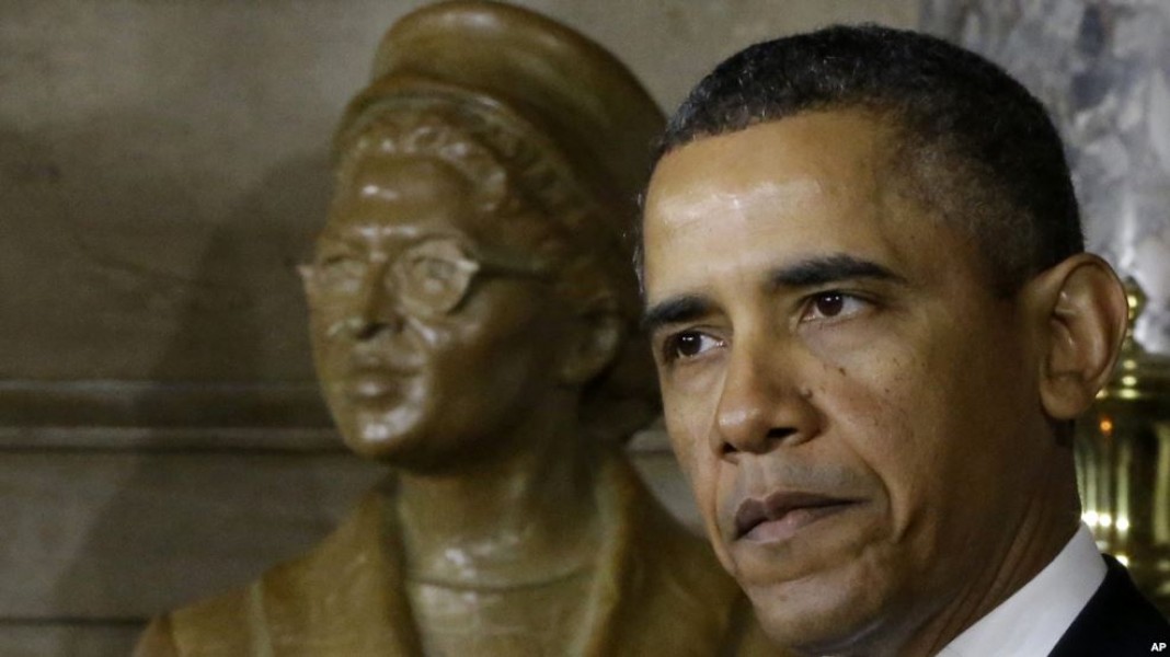 tng-thng-obama-ti-l-khnh-thnh-bc-tng-b-rosa-parks-washington-ngy-27-2-2013.jpg