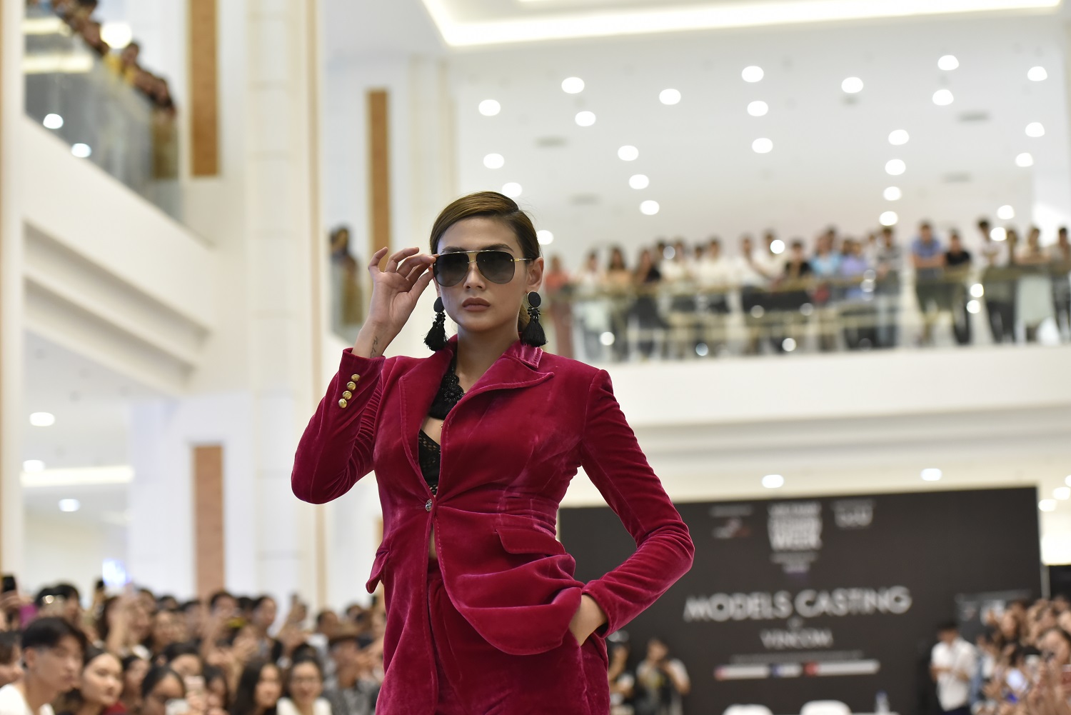 v-hong-yn-catwalk-th-phm-2-1.JPG