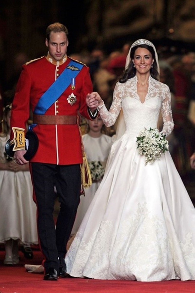 mt-b-vy-ci-na-t-hong-gia-anh-khin-c-th-gii-dy-sng-l-vy-ci-ca-kate-middleton-trong-hn-l-vi-hong-t-william-vo-thng-4-2011.jpg