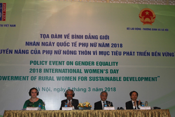 unwomen-phu-nu-nong-thon-2.JPG