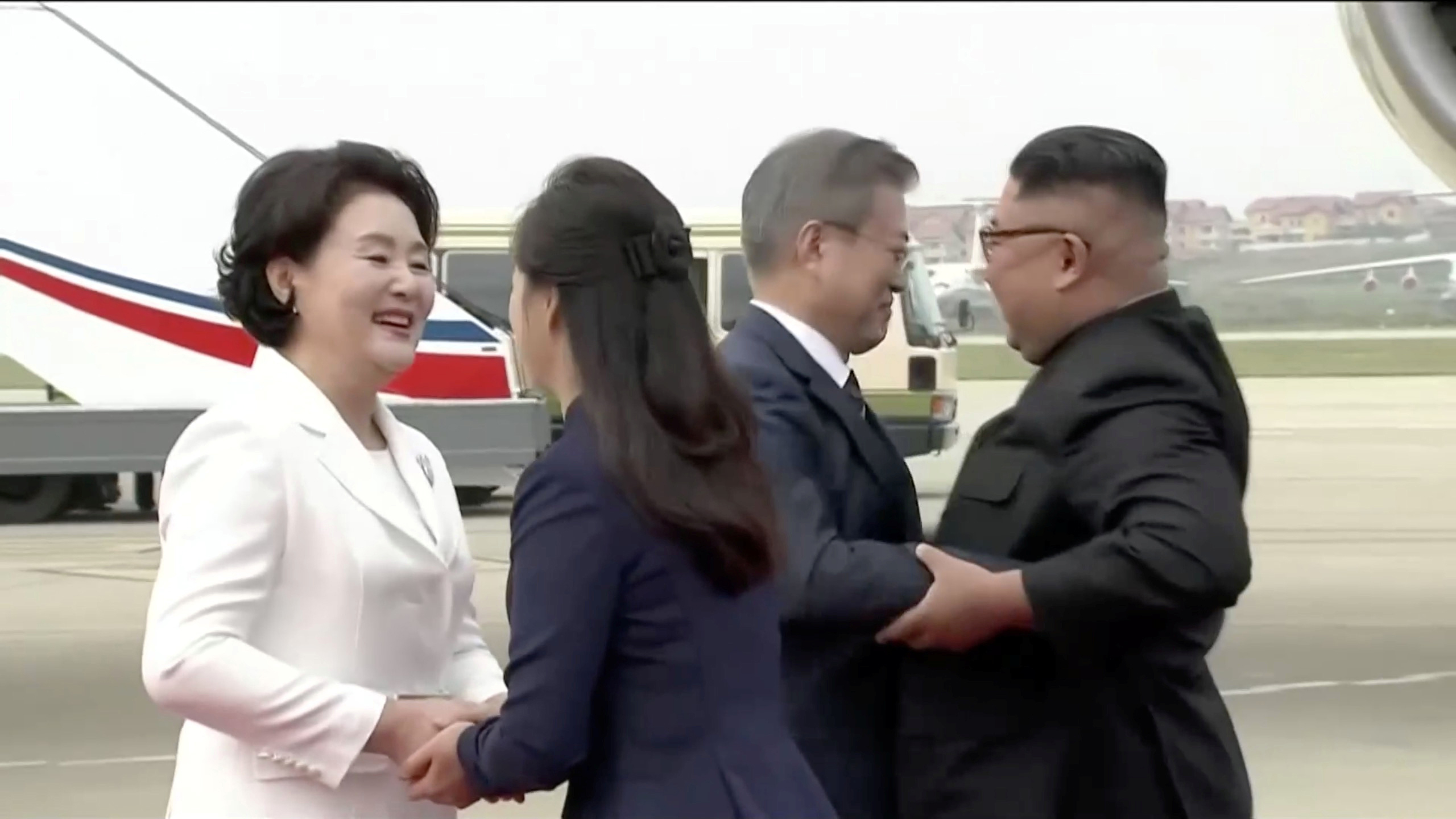 kim-jong-un-moon-jae-in-1.jpg