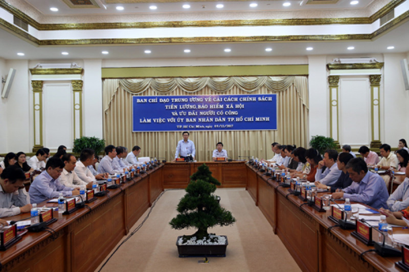 pho-thu-tuong-vuong-dinh-hue-lam-viec-voi-tphcm-2.JPG