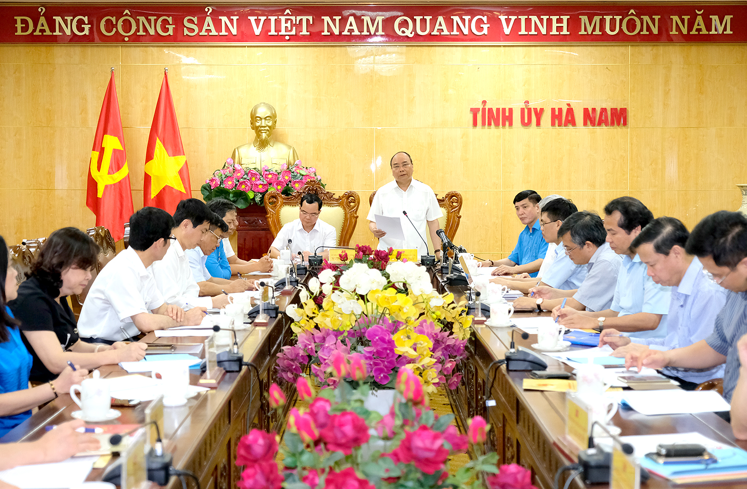 thu-tuong-lam-viec-tai-ha-nam.jpg