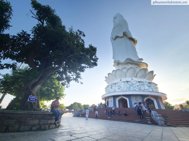 Chùa Linh Ứng Bãi Bụt thu hút hàng nghìn du khách đến chiêm bái mỗi ngày- Ảnh 7.
