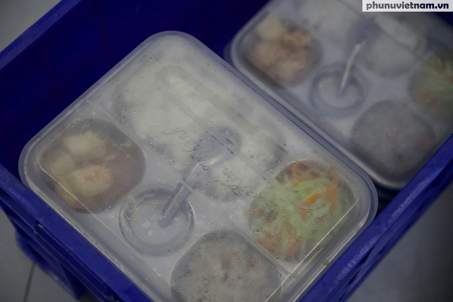 Cận cảnh bữa ăn bán trú của học sinh Hà Nội sau vụ 300 tấn thịt lợn bệnh- Ảnh 10.