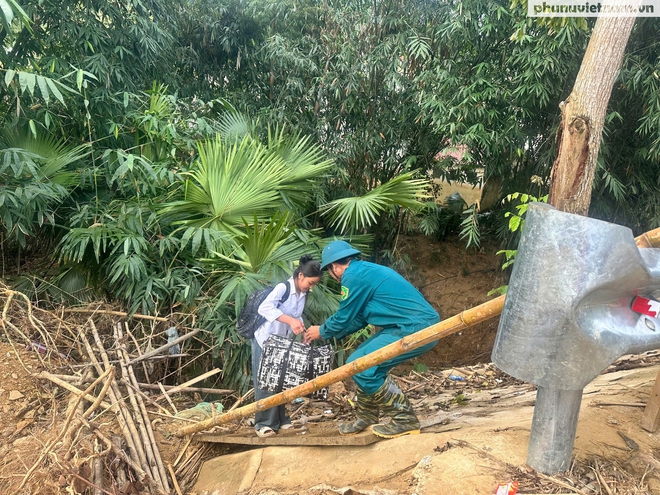 Nghệ An: Cầu sập, hơn 200 học sinh vượt suối đến trường sau bão sẽ được ăn ngủ tại trường cả tuần- Ảnh 10.