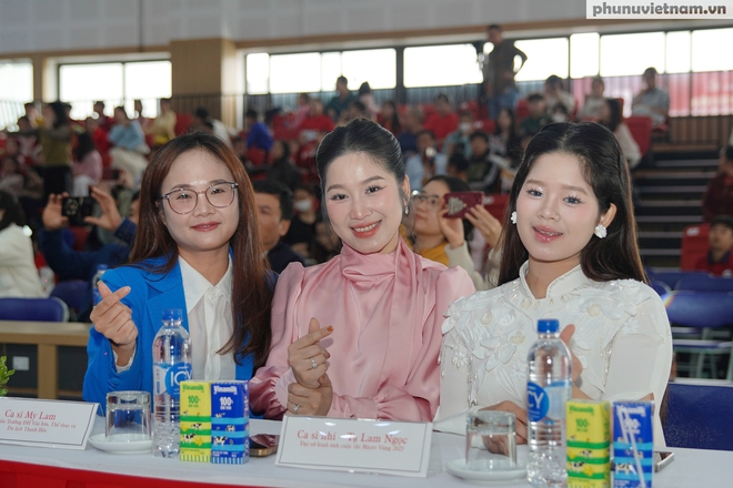 Vinamilk "tiếp năng lượng" cho hàng trăm thí sinh, khán giả tại Chung kết "MC Nhí - Micro Vàng"- Ảnh 4.