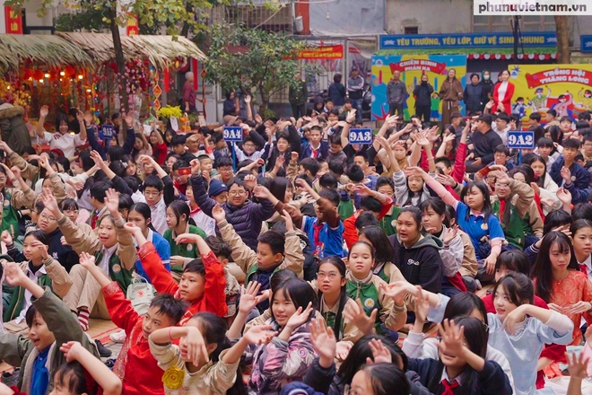 Học sinh Trường THCS Tô Vĩnh Diện hào hứng trải nghiệm không gian văn hóa Tết cổ truyền- Ảnh 2. Học sinh Trường THCS Tô Vĩnh Diện hào hứng trải nghiệm không gian văn hóa Tết cổ truyền- Ảnh 2.