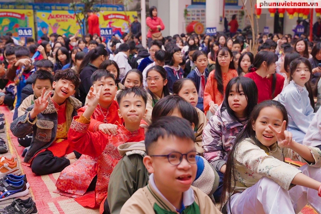 Học sinh Trường THCS Tô Vĩnh Diện hào hứng trải nghiệm không gian văn hóa Tết cổ truyền- Ảnh 3. Học sinh Trường THCS Tô Vĩnh Diện hào hứng trải nghiệm không gian văn hóa Tết cổ truyền- Ảnh 3.