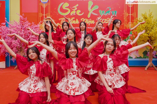 Học sinh Trường THCS Tô Vĩnh Diện hào hứng trải nghiệm không gian văn hóa Tết cổ truyền- Ảnh 6. Học sinh Trường THCS Tô Vĩnh Diện hào hứng trải nghiệm không gian văn hóa Tết cổ truyền- Ảnh 6.