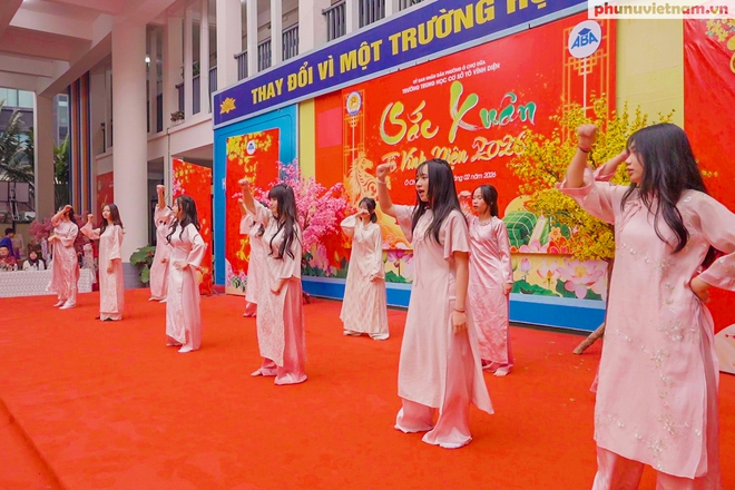 Học sinh Trường THCS Tô Vĩnh Diện hào hứng trải nghiệm không gian văn hóa Tết cổ truyền- Ảnh 7. Học sinh Trường THCS Tô Vĩnh Diện hào hứng trải nghiệm không gian văn hóa Tết cổ truyền- Ảnh 7.