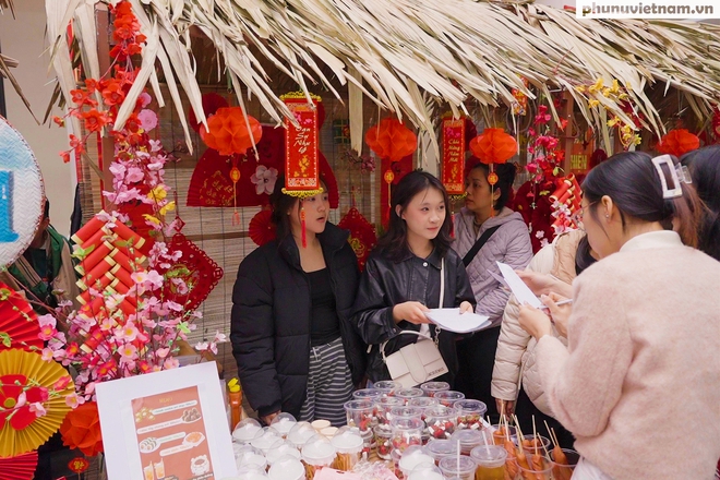 Học sinh Trường THCS Tô Vĩnh Diện hào hứng trải nghiệm không gian văn hóa Tết cổ truyền- Ảnh 22. Học sinh Trường THCS Tô Vĩnh Diện hào hứng trải nghiệm không gian văn hóa Tết cổ truyền- Ảnh 22.