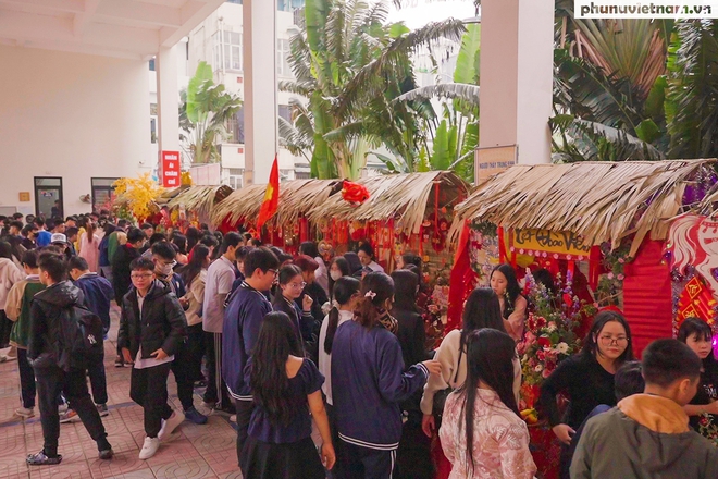 Học sinh Trường THCS Tô Vĩnh Diện hào hứng trải nghiệm không gian văn hóa Tết cổ truyền- Ảnh 23. Học sinh Trường THCS Tô Vĩnh Diện hào hứng trải nghiệm không gian văn hóa Tết cổ truyền- Ảnh 23.