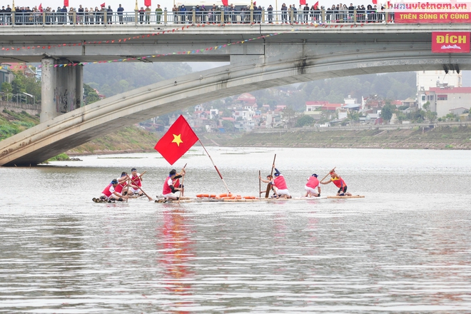 Hơn vạn người dự Lễ hội đua bè mảng trên sông Kỳ Cùng ở TP Lạng Sơn- Ảnh 16.