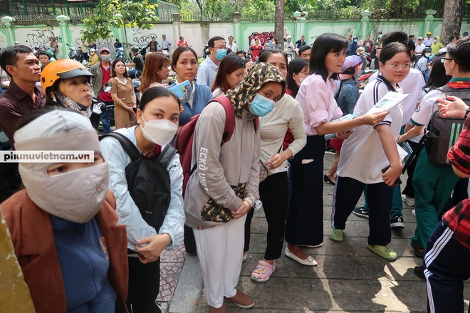 Hơn 76.000 thí sinh tại TPHCM làm thủ tục dự thi vào lớp 10- Ảnh 10.