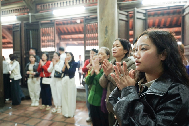 Đầu xuân, du khách tấp nập hành hương về danh lam cổ tự Kinh Bắc- Ảnh 4.