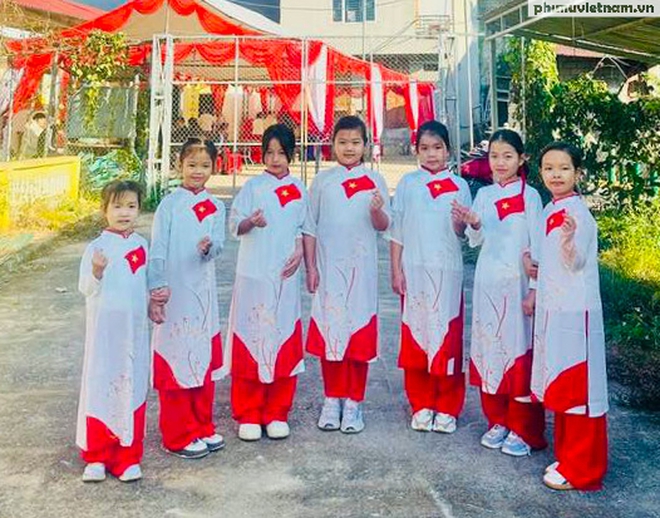 Phụ nữ Hạ Lang dùng lời ca, tiếng hát, việc làm ý nghĩa chào mừng Ngày hội Đại đoàn kết toàn dân tộc- Ảnh 4. Phụ nữ Hạ Lang dùng lời ca, tiếng hát, việc làm ý nghĩa chào mừng Ngày hội Đại đoàn kết toàn dân tộc- Ảnh 4.