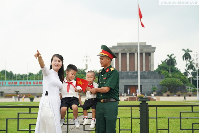 Phố phường Hà Nội nhộn nhịp cờ hoa chào mừng ngày chính thức vận hành chính quyền địa phương 2 cấp- Ảnh 24.