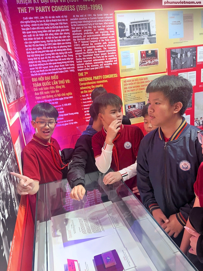 Sống động "những trang sử vàng" qua triển lãm về các kỳ Đại hội Đảng- Ảnh 27.