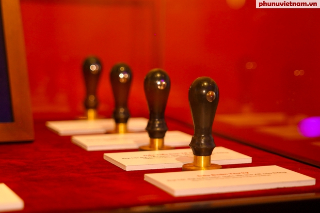 Sống động "những trang sử vàng" qua triển lãm về các kỳ Đại hội Đảng- Ảnh 17.