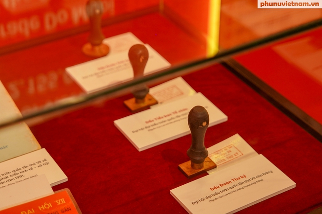 Sống động "những trang sử vàng" qua triển lãm về các kỳ Đại hội Đảng- Ảnh 19.