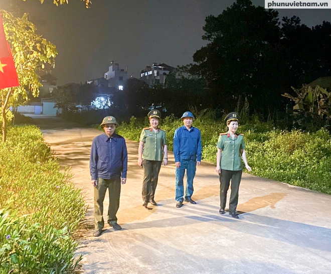 Nữ cán bộ, chiến sĩ Công an Thái Nguyên tận tâm bảo vệ an toàn ngày bầu cử- Ảnh 2. Nữ cán bộ, chiến sĩ Công an Thái Nguyên tận tâm bảo vệ an toàn ngày bầu cử- Ảnh 2.