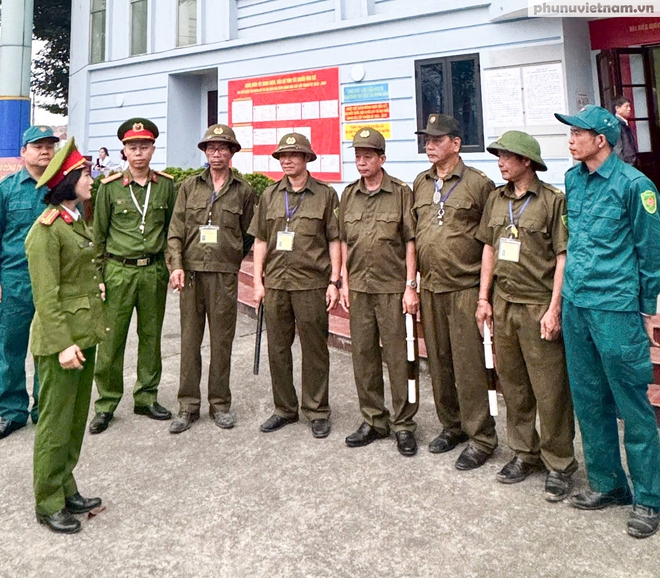Nữ cán bộ, chiến sĩ Công an Thái Nguyên tận tâm bảo vệ an toàn ngày bầu cử- Ảnh 3. Nữ cán bộ, chiến sĩ Công an Thái Nguyên tận tâm bảo vệ an toàn ngày bầu cử- Ảnh 3.
