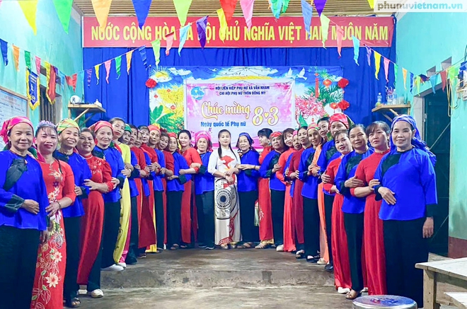 Rực rỡ sắc màu áo dài của phụ nữ Lạng Sơn - Ảnh 9.