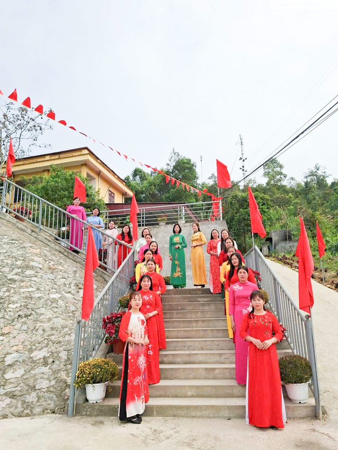 Rực rỡ sắc màu áo dài của phụ nữ Lạng Sơn - Ảnh 14.