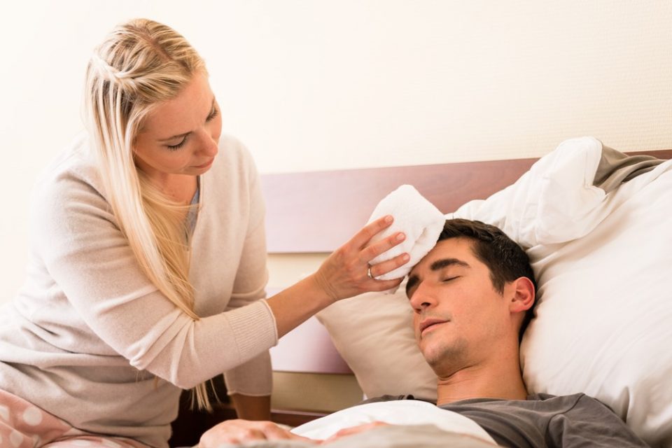 Nam thanh niên bị hôn mê sau sốt 10 ngày, cảnh giác với hiện tượng sốt kéo dài cực nguy hiểm - Ảnh 1. Nam thanh niên bị hôn mê sau sốt 10 ngày, cảnh giác với hiện tượng sốt kéo dài cực nguy hiểm - Ảnh 1.